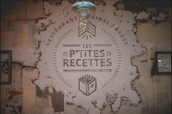 Fresque murale de l'identité visuelle du restaurant Les P'tits Recettes