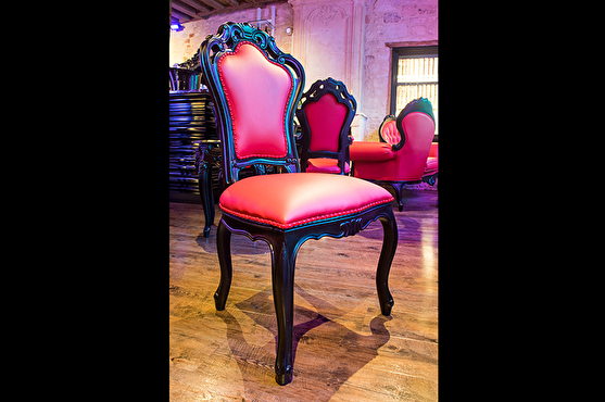 Chaise rouge baroque pour la déco meuble design 